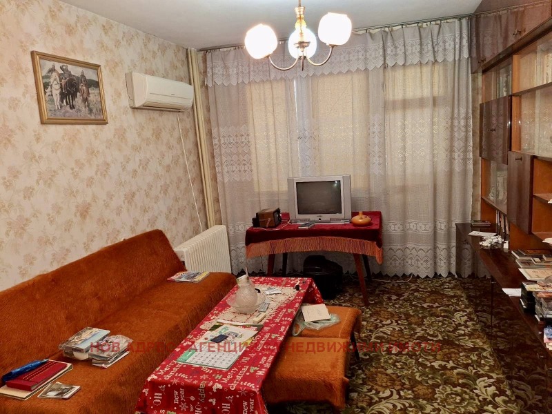 Продава  3-стаен град Търговище , Запад 2 , 77 кв.м | 49879183