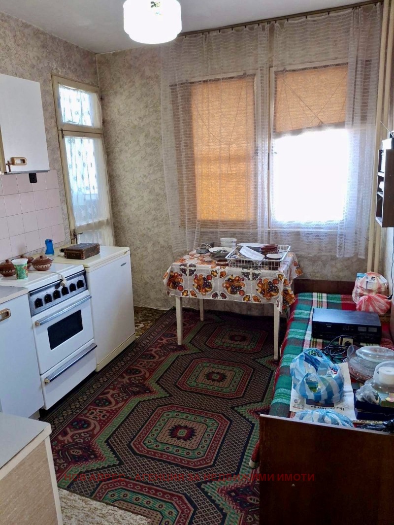 Продава  3-стаен град Търговище , Запад 2 , 77 кв.м | 49879183 - изображение [8]