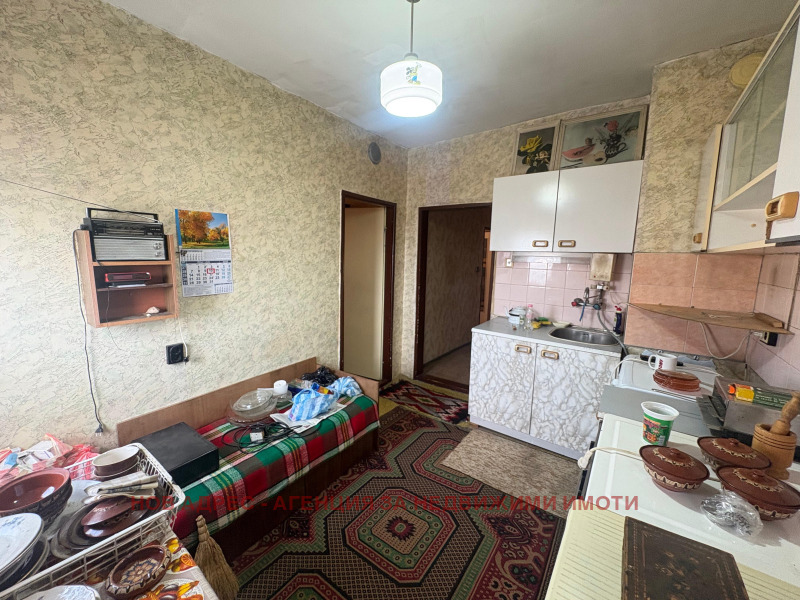 Продава 3-СТАЕН, гр. Търговище, Запад 2, снимка 6 - Апартаменти - 51887497