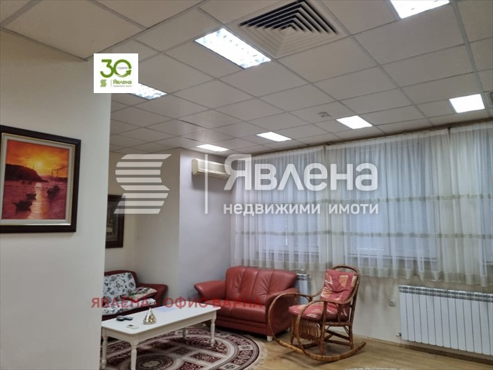 Продава 3-СТАЕН, гр. Шумен, Център, снимка 2 - Апартаменти - 56630300