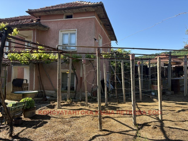Продава КЪЩА, с. Гостиня, област Ловеч