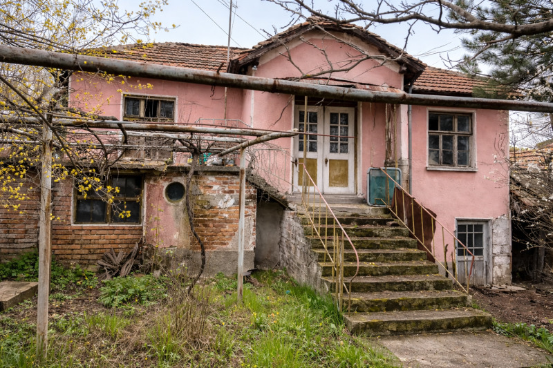 Продава КЪЩА в област Пловдив, с. Езерово - 70 кв.м / 19 500 € » 38 138.69 лв., РЕВОЛЮШЪН ЕСТЕЙТ ЮГ