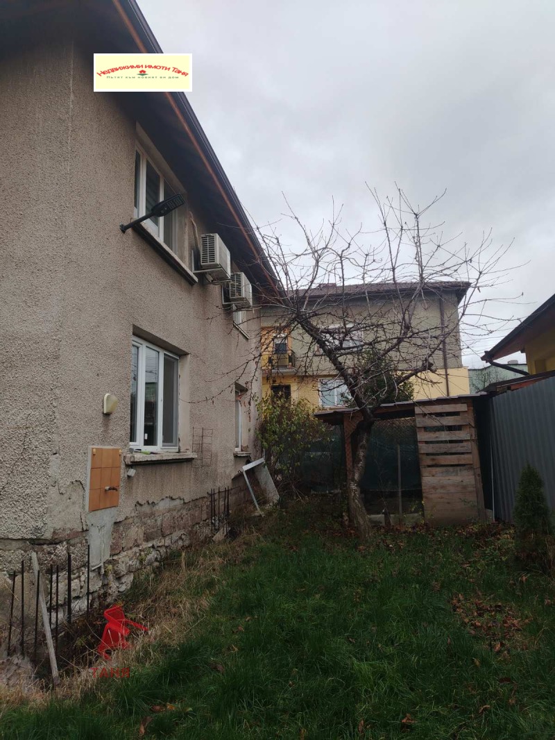 Продава КЪЩА, гр. Перник, Ралица, снимка 2 - Къщи - 52673746