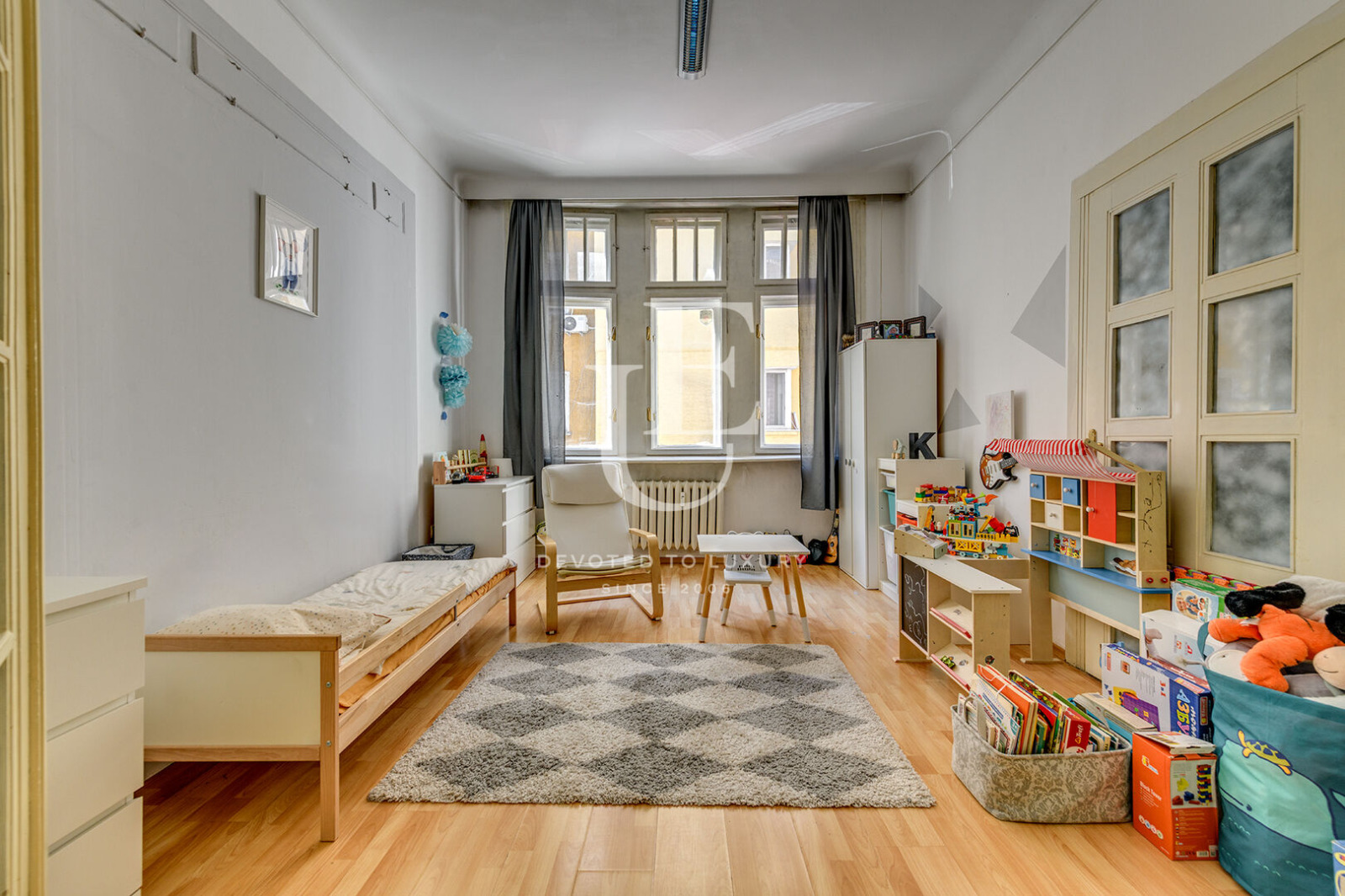 Продава МНОГОСТАЕН, гр. София, Център, снимка 2 - Апартаменти - 54732066