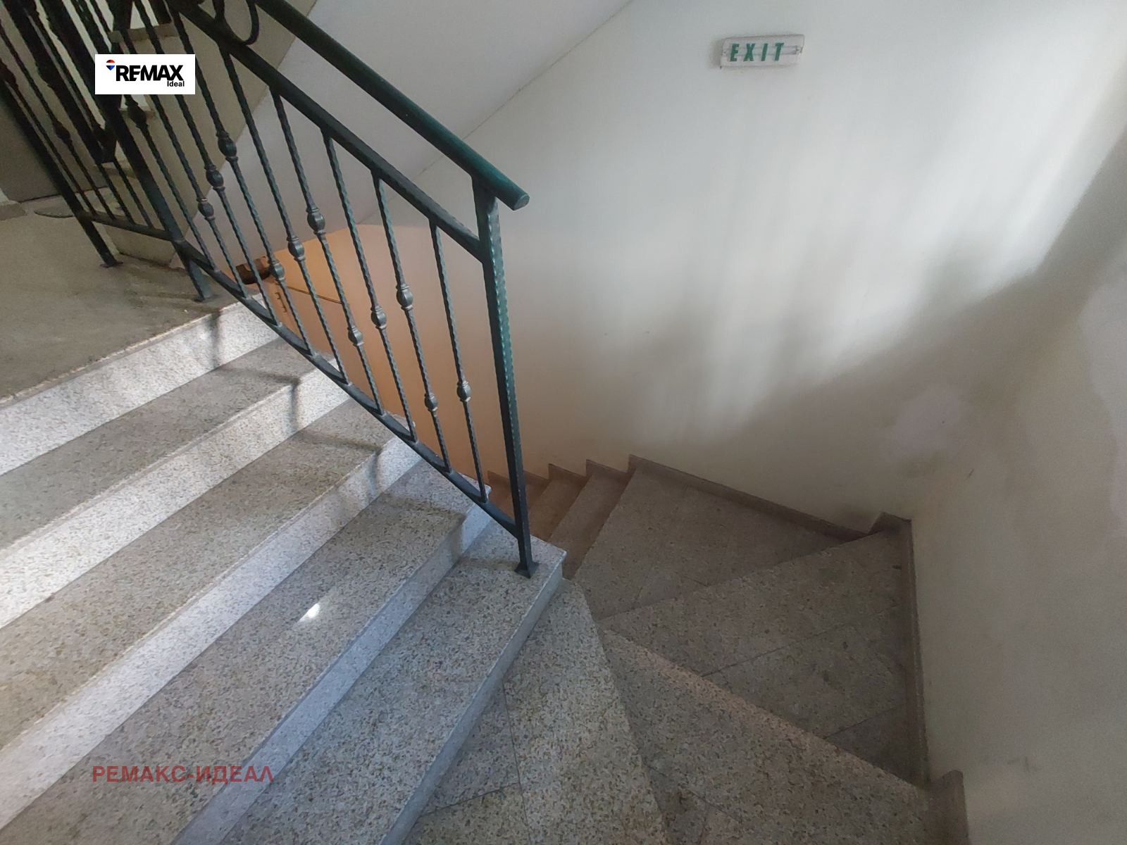 Продава ГАРАЖ, ПАРКОМЯСТО, гр. Варна, Център, снимка 5 - Гаражи и паркоместа - 55944896