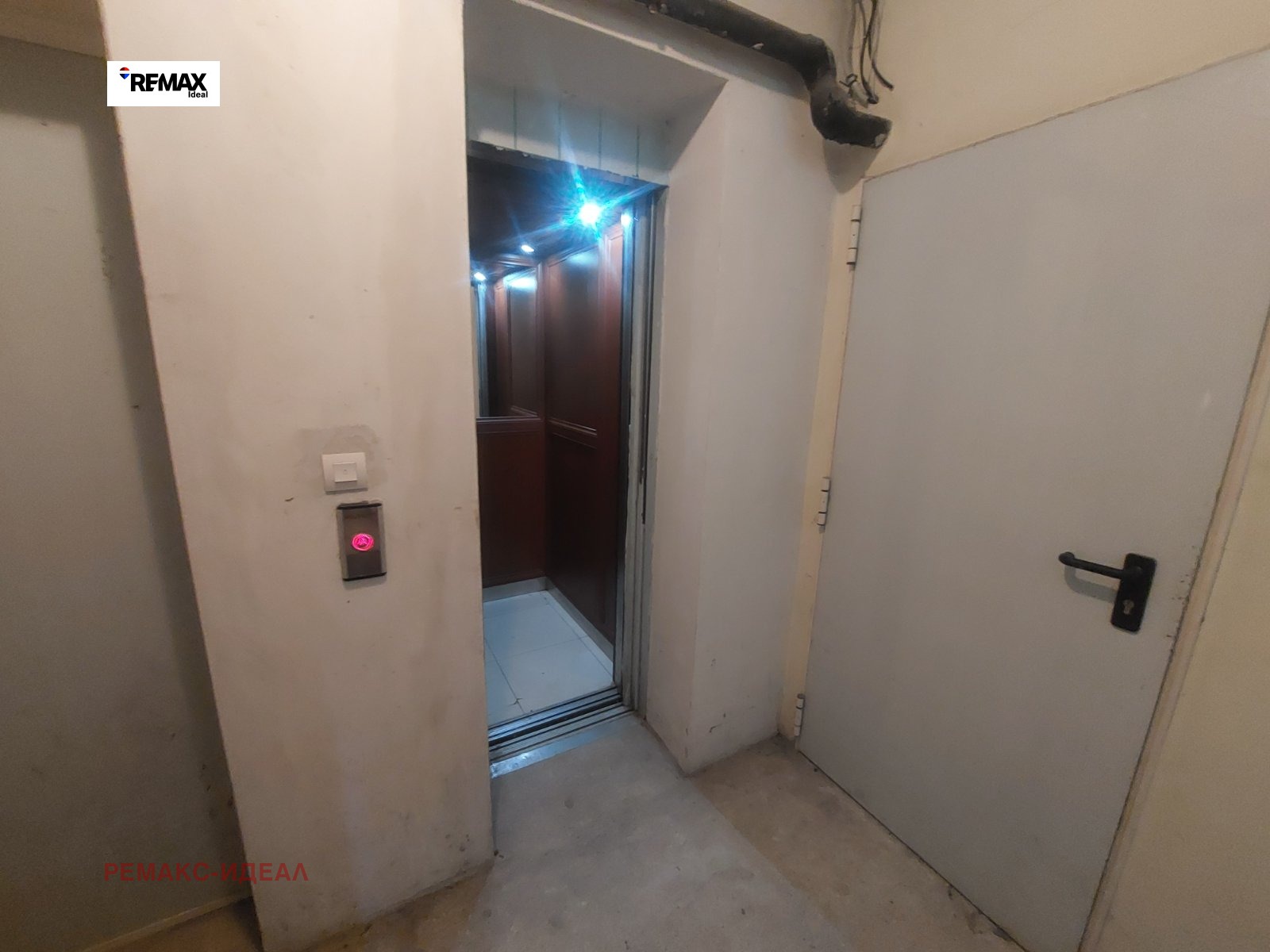 Продава ГАРАЖ, ПАРКОМЯСТО, гр. Варна, Център, снимка 6 - Гаражи и паркоместа - 55944896