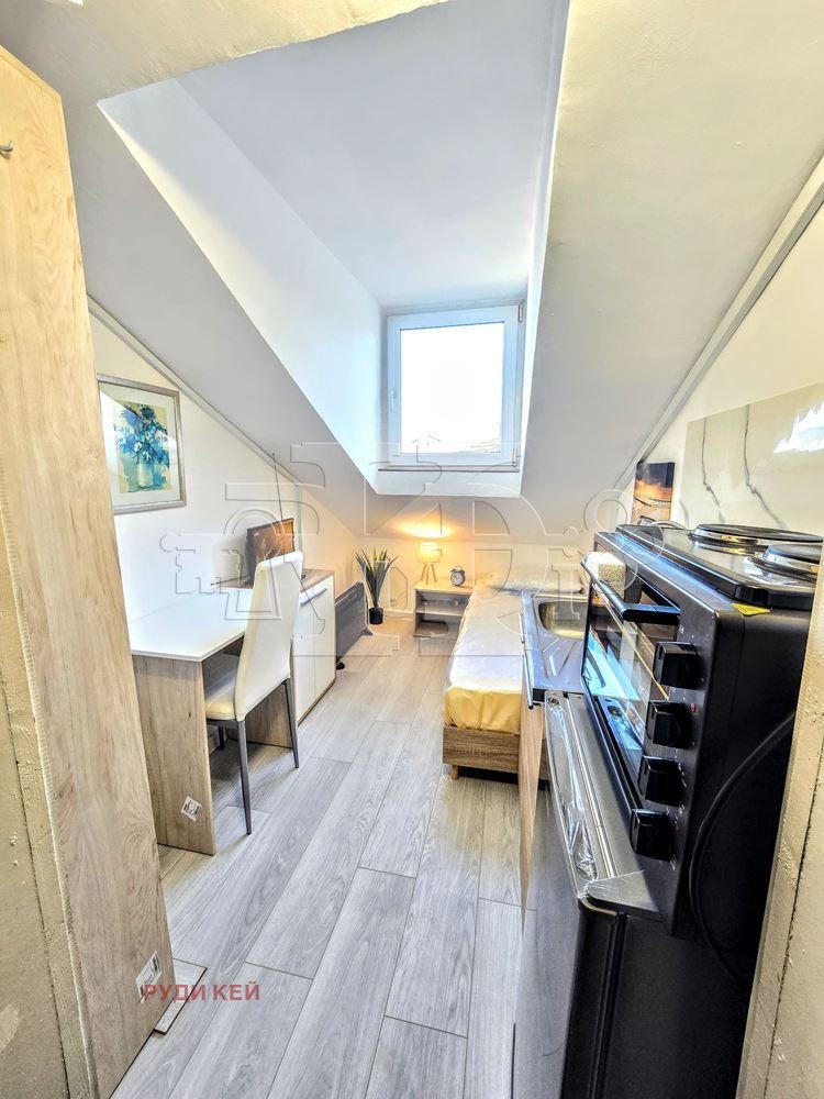 Продава АТЕЛИЕ, ТАВАН, гр. Варна, Колхозен пазар, снимка 5 - Апартаменти - 52813464