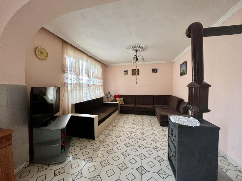 Продава КЪЩА в област Русе, с. Кошарна - 630 кв.м / 110 000 € » 215 141.30 лв., Гарвалов