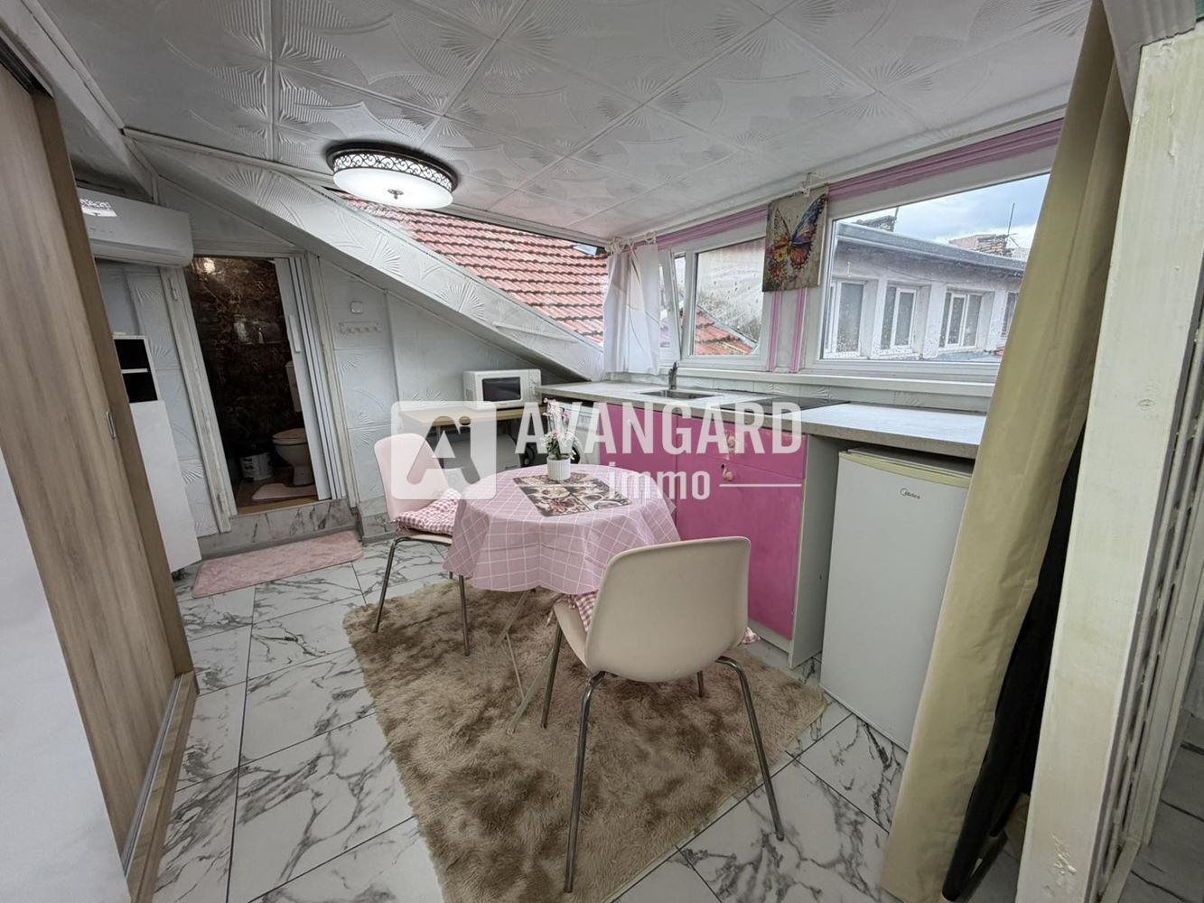 Продава АТЕЛИЕ, ТАВАН, гр. Варна, Спортна зала