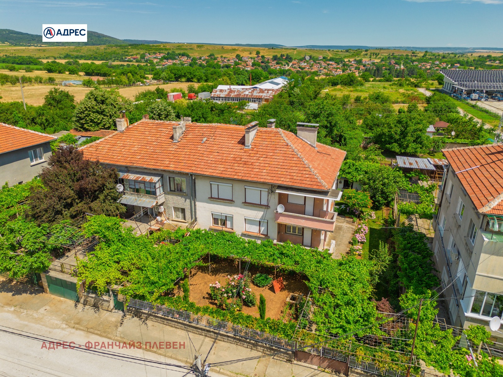 Продава КЪЩА, гр. Ловеч, Гозница, снимка 2 - Къщи - 55099159