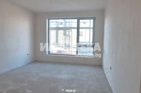 1 chambre m-t Ptchelina, Varna 1