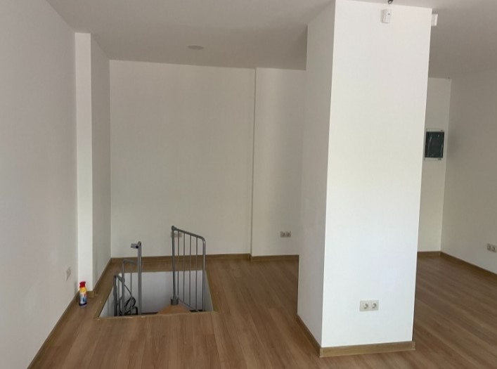 In vendita  Negozio Sofia , Tsentar , 51 mq | 66703577