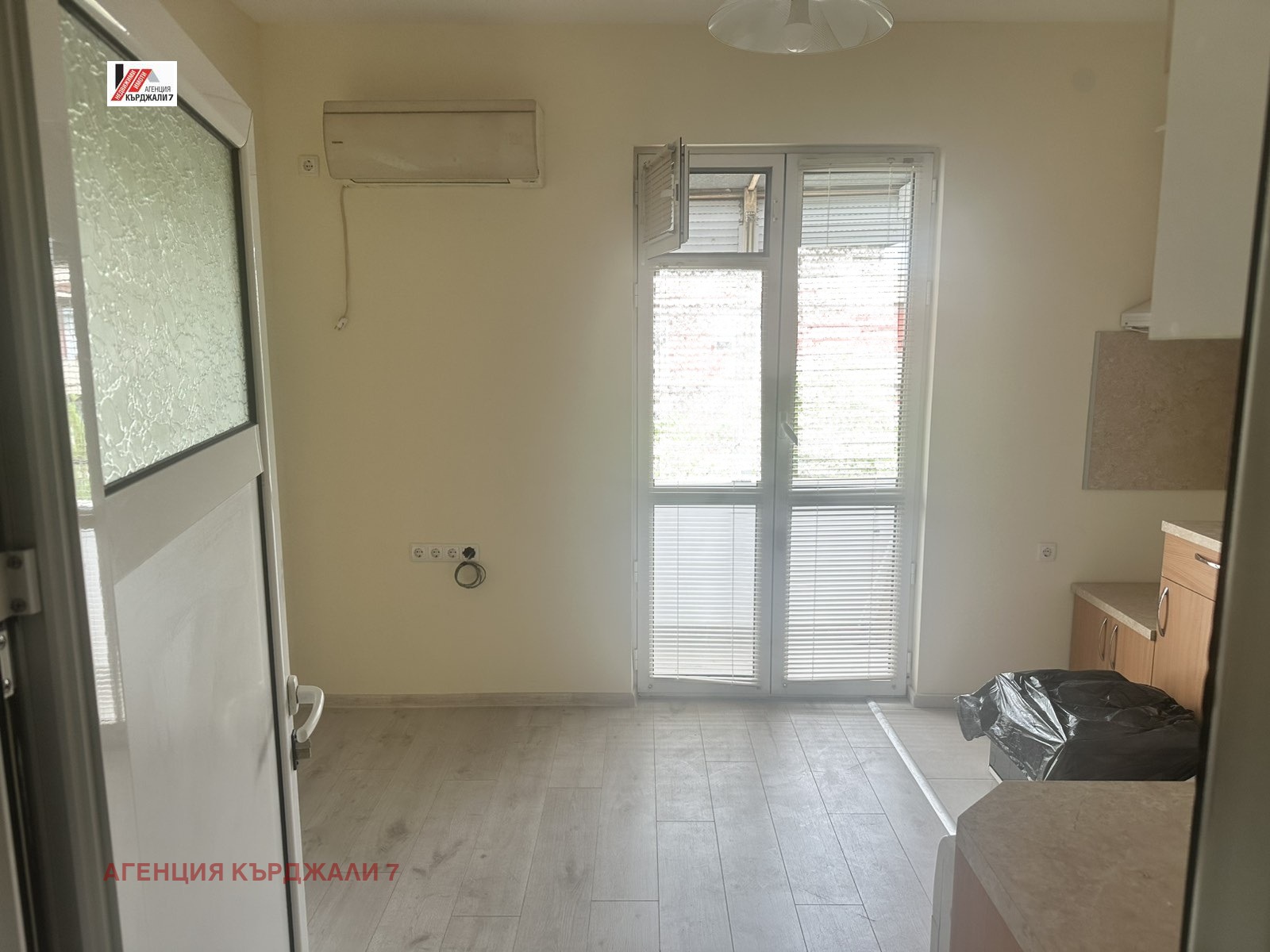 Продава 2-СТАЕН, гр. Кърджали, Център, снимка 2 - Апартаменти - 54613760