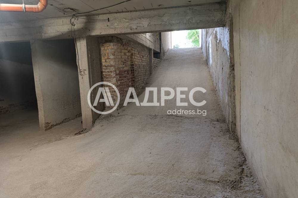 Продава ГАРАЖ, ПАРКОМЯСТО, гр. Варна, Център, снимка 2 - Гаражи и паркоместа - 55090739