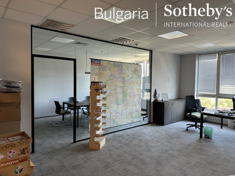 Da affittare  Ufficio Sofia , Mladost 4 , 117 mq | 81351874