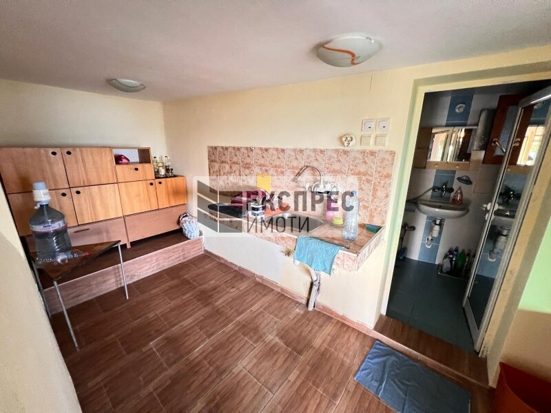 Дава под наем КЪЩА, гр. Варна, м-т Сотира, снимка 11 - Къщи - 54882956