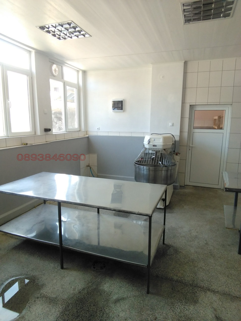 Дава под наем ПРОМ. ПОМЕЩЕНИЕ, с. Крепча, област Търговище, снимка 6 - Производствени сгради - 52781366