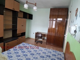 1 chambre Chirok tsentar, Rouse 2