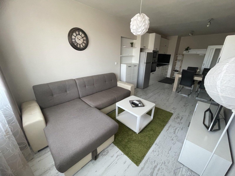Дава под нем  2-стаен, град Варна, ХЕИ •  700 EUR • ID 41901202 — holmes.bg - [1] 