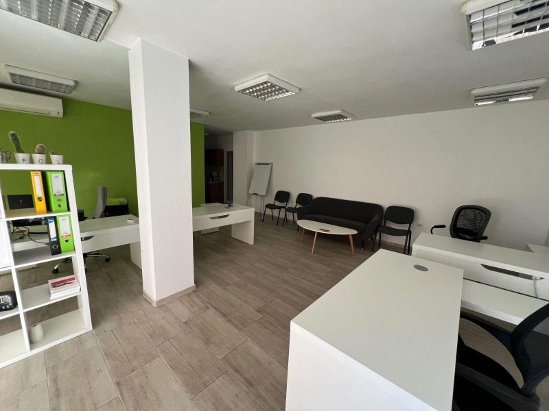K pronájmu  Kancelář Plovdiv , Sadijski , 70 m2 | 25693357