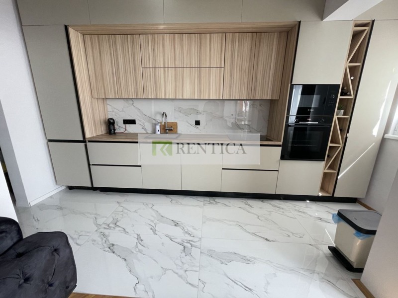 Дава под нем  2-стаен, град Варна, Център •  650 EUR • ID 12572120 — holmes.bg - [1] 