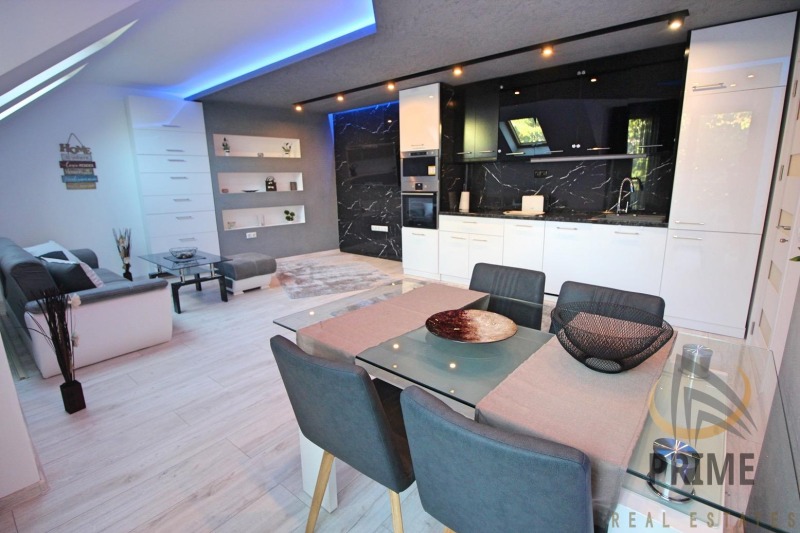 Дава под Наем 3-СТАЕН в град Бургас, Център - 100 кв.м / 1 100 € » 2 151.41 лв., ПРАЙМ РИЪЛ ЕСТЕЙТС ЕООД