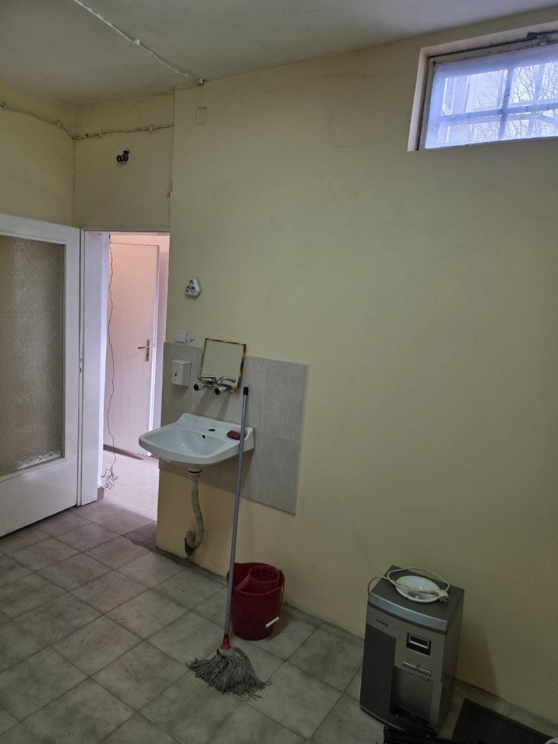Дава под Наем ПРОМ. ПОМЕЩЕНИЕ в град София, Люлин - център - 22 кв.м / 200 € » 391.17 лв., НЮ ЕСТЕЙТ БЪЛГАРИЯ