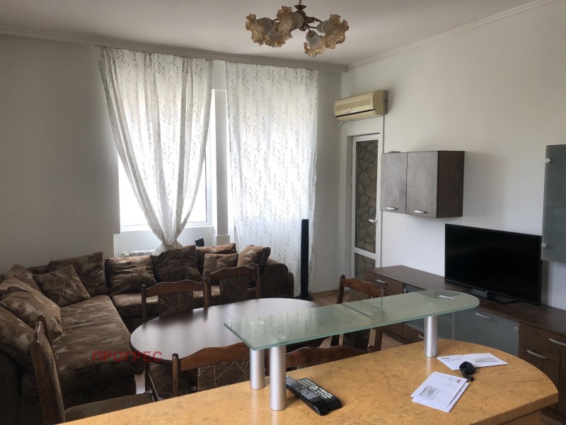 Zu vermieten  2 Schlafzimmer Plowdiw , Karschijaka , 96 qm | 40329579