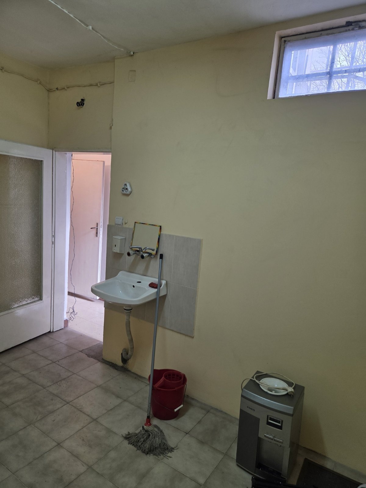 Дава под наем ПРОМ. ПОМЕЩЕНИЕ, гр. София, Люлин - център