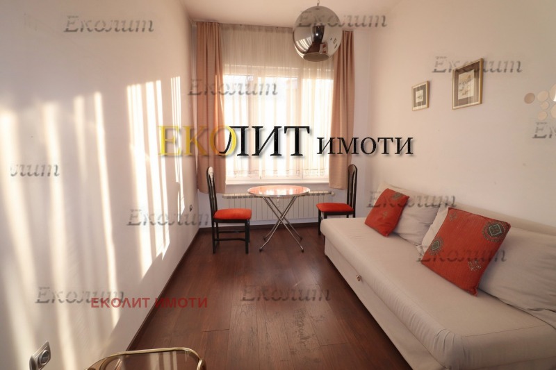 Издаје се  1 спаваћа соба Софија , Центар , 65 м2 | 62842163