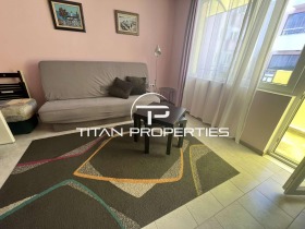 1 chambre Sportna zala, Varna