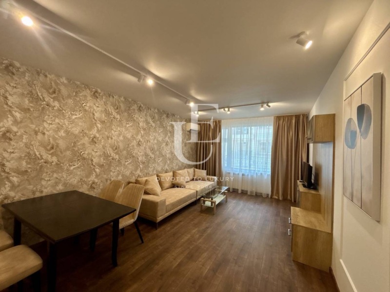 Издаје се  1 спаваћа соба Софија , Центар , 70 м2 | 69327060