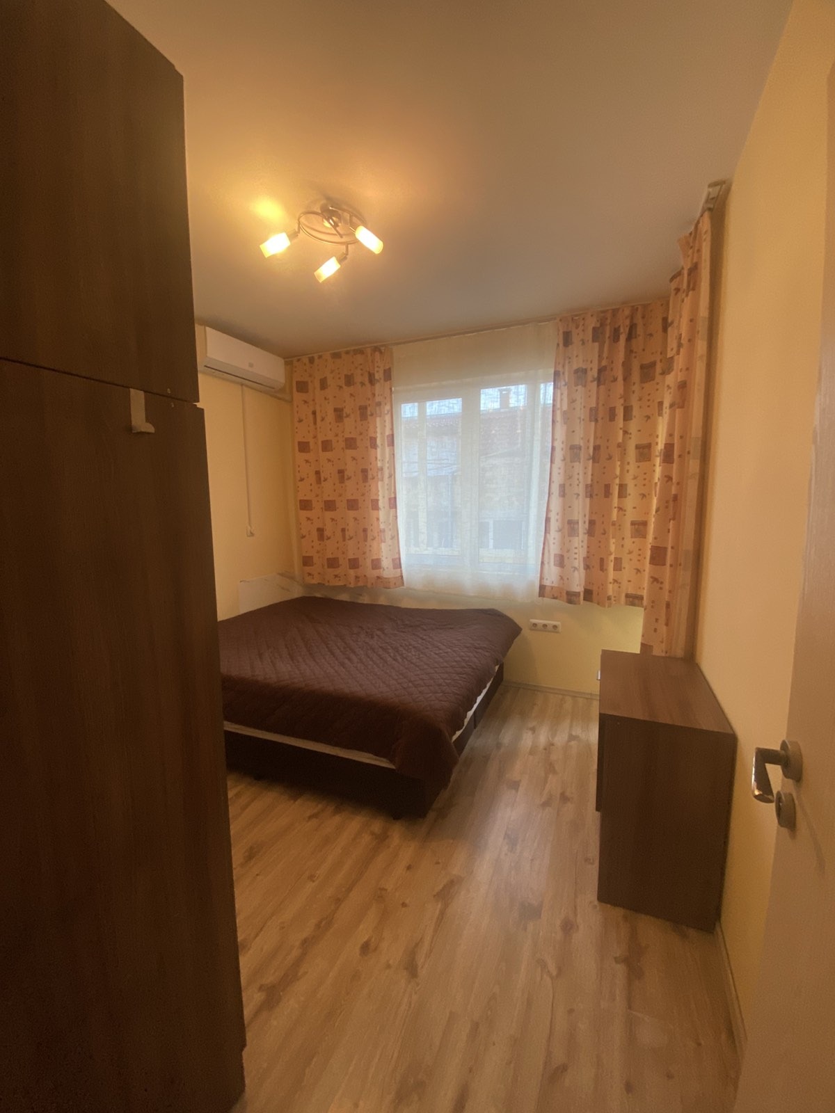 Дава под наем 3-СТАЕН, гр. Варна, Бизнес хотел, снимка 3 - Апартаменти - 56104979
