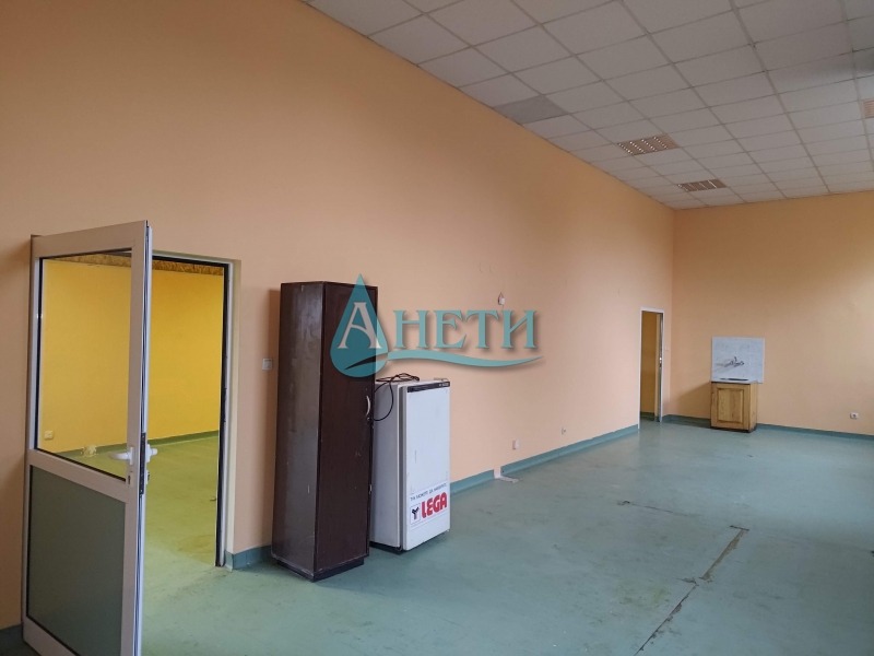 Дава под наем ПРОМ. ПОМЕЩЕНИЕ, гр. София, с. Кривина