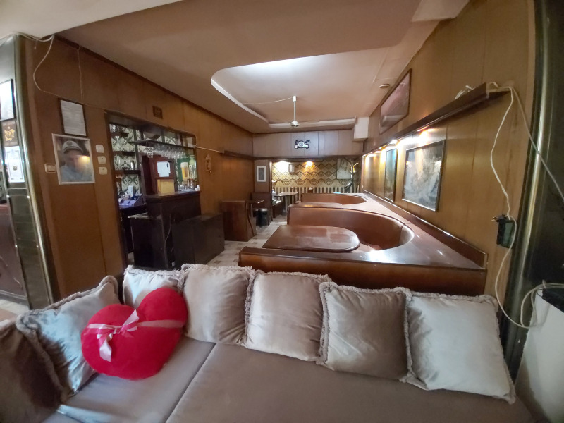 Дава под Наем ЗАВЕДЕНИЕ в област Пловдив, гр. Карлово - 130 кв.м / 383.47 € » 750 лв., АРЕНА ИМОТИ ООД