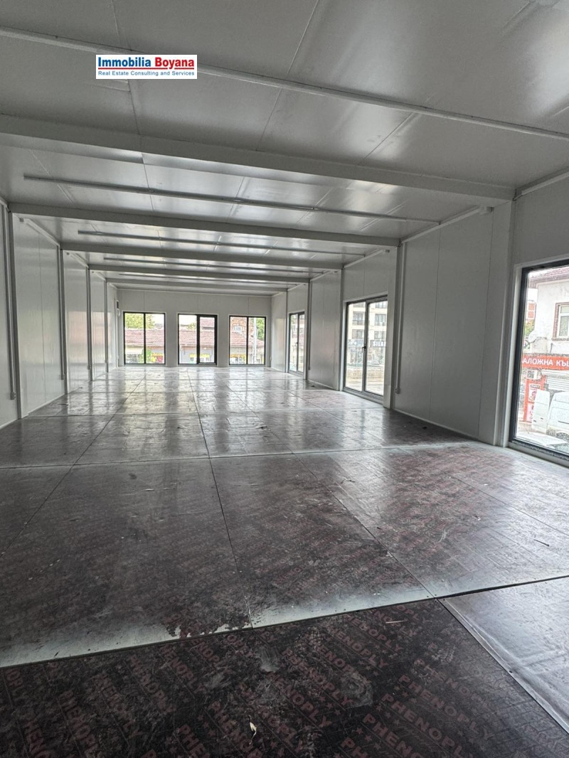 De inchiriat  Magazin Sofia , Nadejda 1 , 200 mp | 57181495
