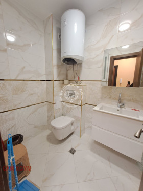 1 chambre Kolhozen pazar, Varna 5