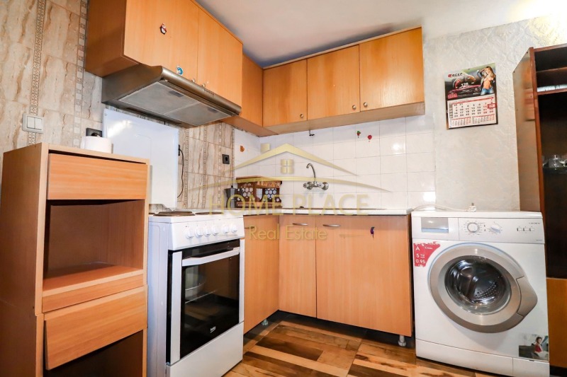 Дава под нем  Етаж от къща, град Варна, Цветен квартал •  360 € • ID 97044298 — holmes.bg - [1] 