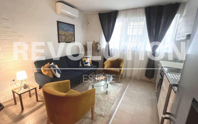 Дава под нем  2-стаен, град Варна, Колхозен пазар •  425 EUR • ID 89851482 — holmes.bg - [1] 