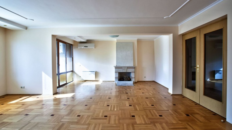 Te huur  3+ slaapkamer Sofia , Reduta , 300 m² | 74493494