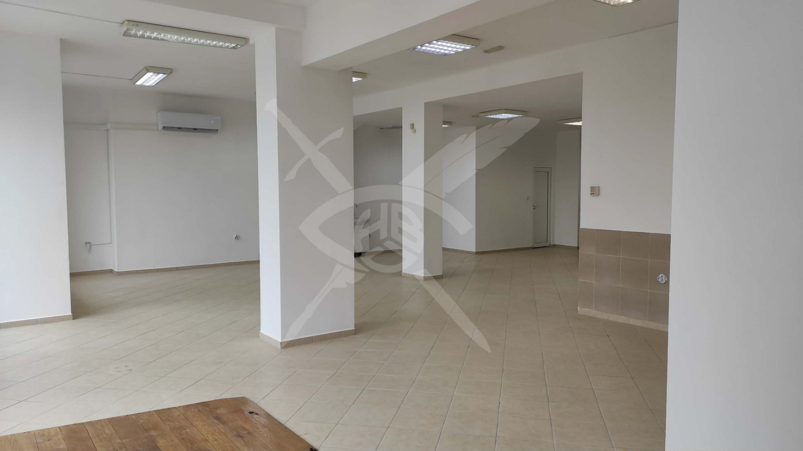 Дава под наем МАГАЗИН, гр. Варна, Владислав Варненчик 1, снимка 2 - Магазини - 52837477