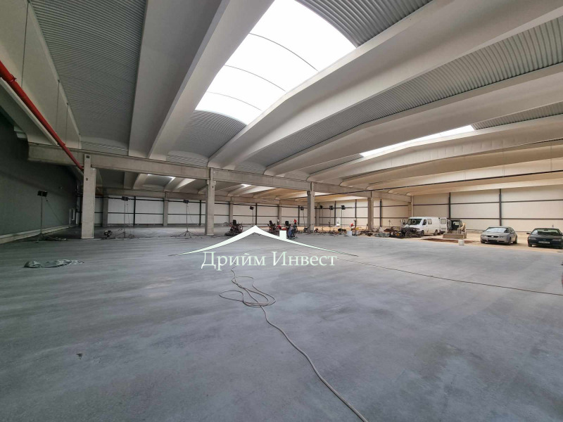 K pronájmu  Úložný prostor Plovdiv , Industrialna zona - Trakija , 2000 m2 | 58166240