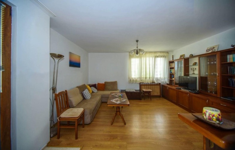 Издаје се  1 спаваћа соба Софија , Лозенец , 61 м2 | 94520106