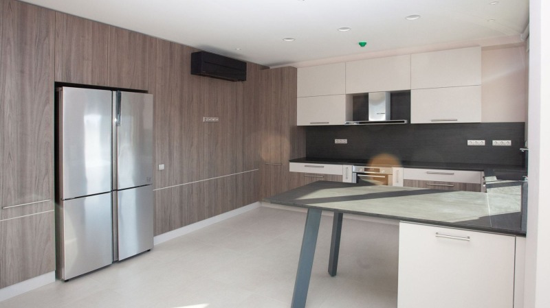 Kiadó  3 hálószobás Sofia , Iztok , 320 négyzetméter | 42894166