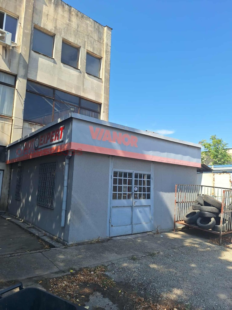 Издаје се  Индустријска зграда Русе , Здравец Изток , 42 м2 | 40217476