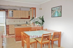 3 makuuhuonetta Pomorie, Burgasin alue 1