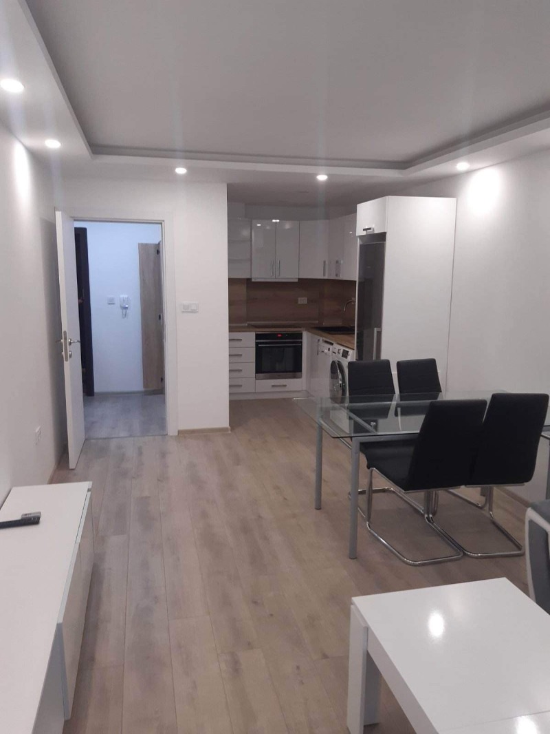 Προς ενοικίαση  1 υπνοδωμάτιο Πλοβδηβ , ΓΙΟΥζεν , 65 τ.μ | 84018691