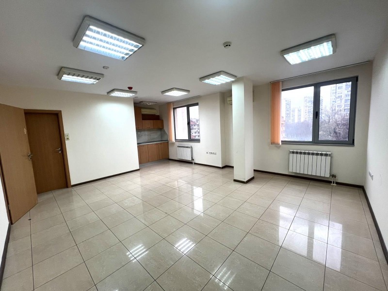 Издаје се  Канцеларија Пловдив , Каршијака , 110 м2 | 55929541 - слика [3]
