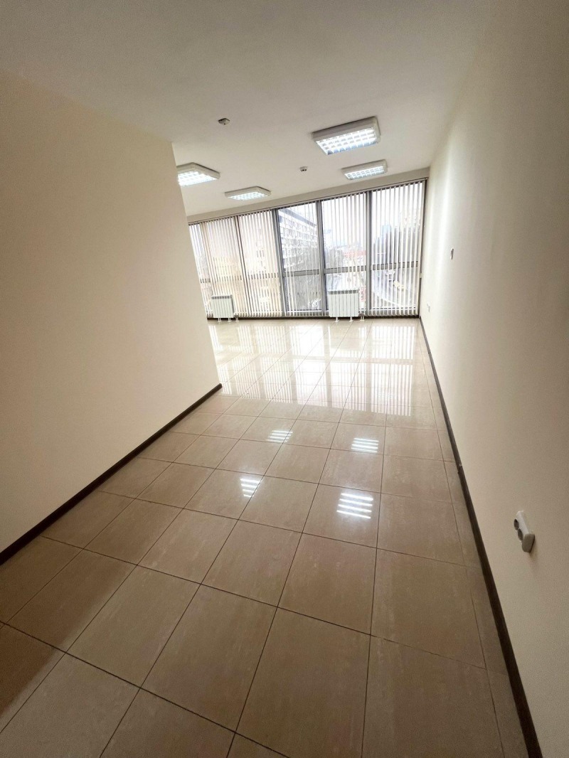 Издаје се  Канцеларија Пловдив , Каршијака , 110 м2 | 55929541 - слика [4]