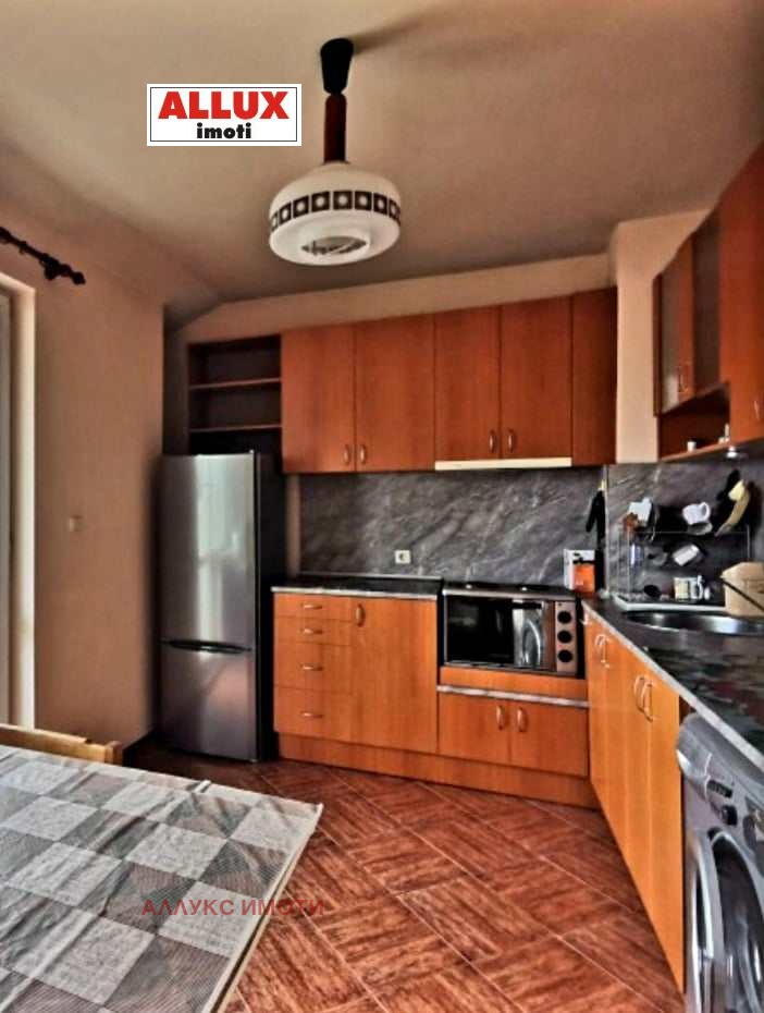 Дава под нем  1-стаен, град Русе, Ялта •  500 лв. • ID 80642586 — holmes.bg - [1] 
